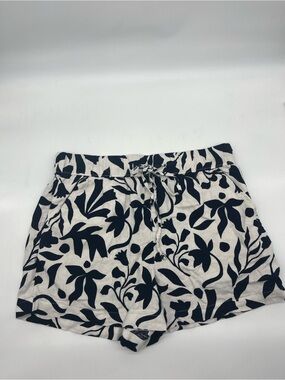 Women’s shorts size Medium